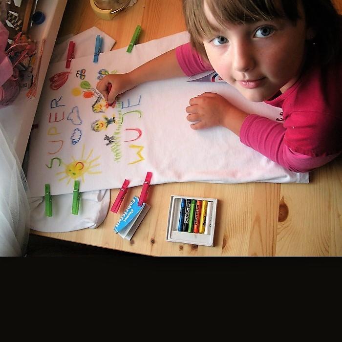Set kreativni tekstil Pentel Fabric Fun (majica, boje za tekstil, šablone) - Slika 3